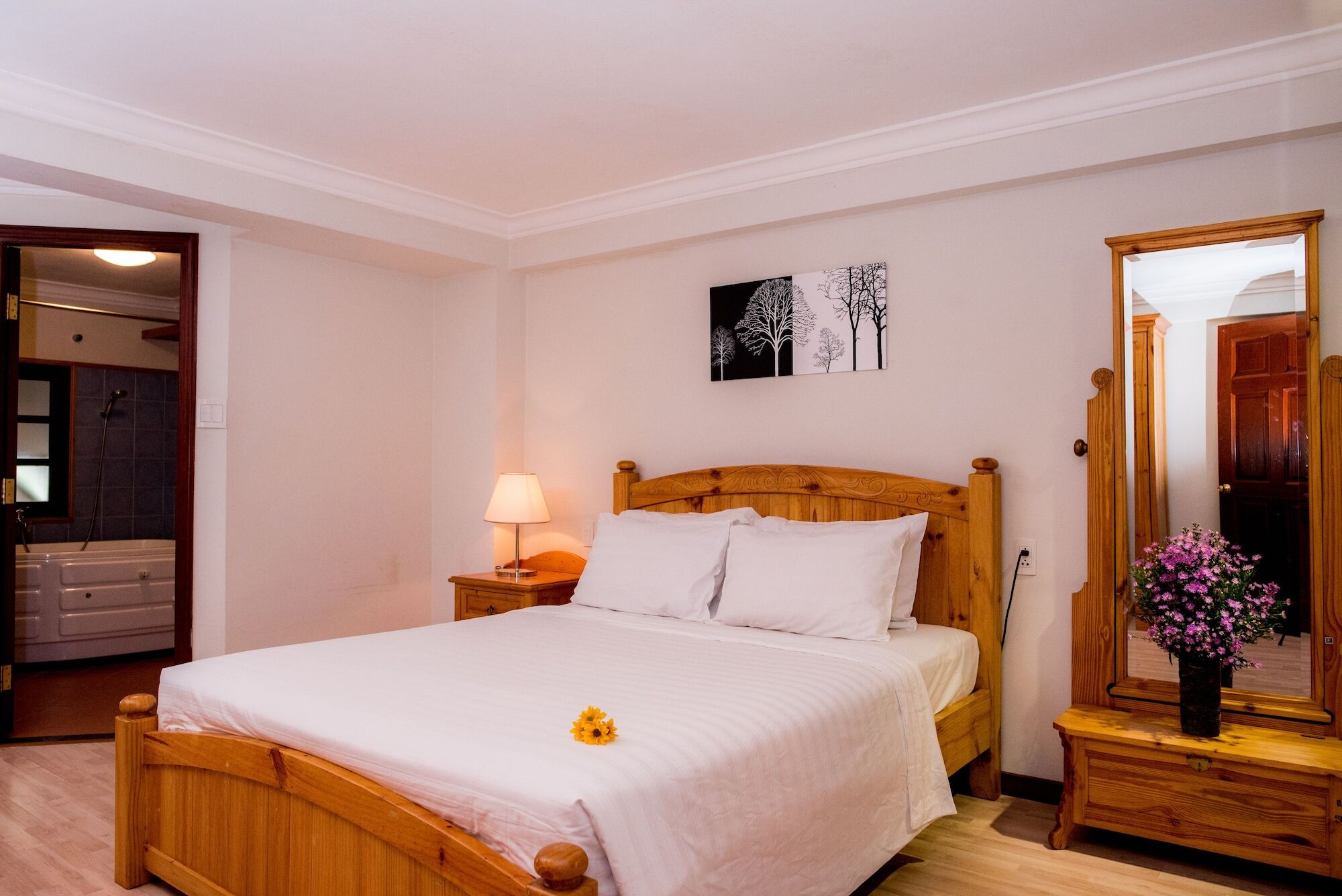 Ba Tra House Hotel Хошимин Екстериор снимка